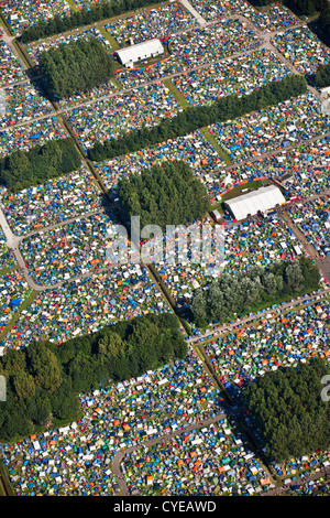 Die Niederlande, Biddinghuizen, Freizeitpark Walibi. Musik-Festival namens Tiefland 2012. Zelten auf dem Campingplatz. Luft. Stockfoto
