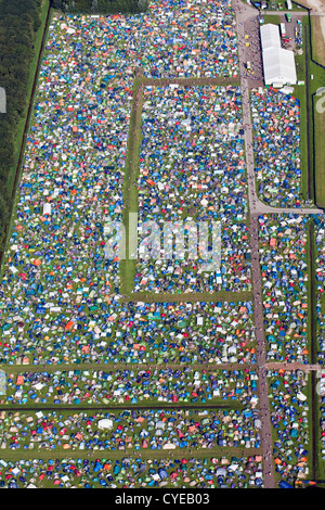 Die Niederlande, Biddinghuizen, Freizeitpark Walibi. Musik-Festival namens Tiefland 2012. Zelten auf dem Campingplatz. Luft. Stockfoto