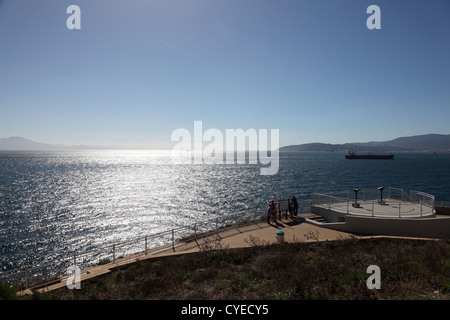 Blick von der Europa-Punkt in Gibraltar. Auf die linke Seite ist, dass Afrika auf der rechten Seite ist Europa Stockfoto