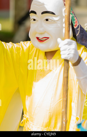 Mann verkleidet als der Gott Miruku, Mushaama Erntefest Hateruma Insel Yaeyamas, Okinawa, Japan Stockfoto