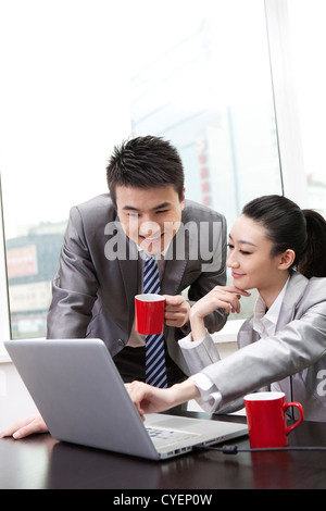 Unternehmer haben eine Büro-Kaffee-Pause Stockfoto