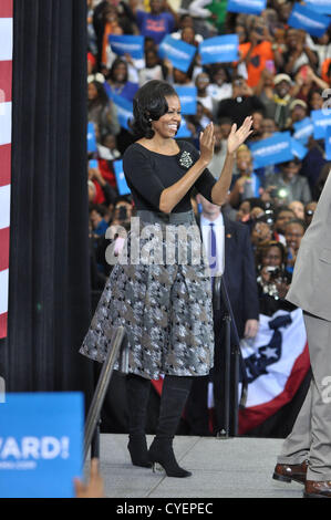 2. November 2012 - Ettrick, Virginia, US - First Lady MICHELLE OBAMA macht eine Kampagne an Daniels Gymnasium auf dem Campus der Virginia State University zu stoppen. (Kredit-Bild: © Tina Fultz/ZUMAPRESS.com) Stockfoto