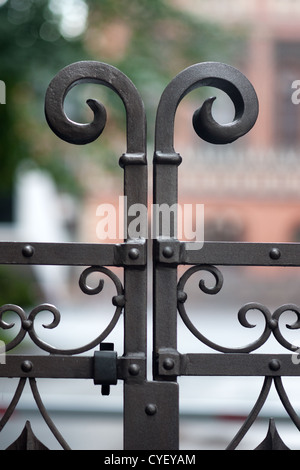 Elemente Schmiedeeisen Zaun Stockfoto