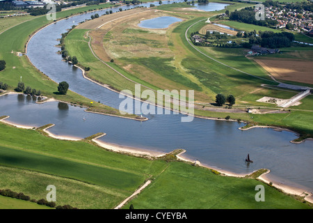 Den Niederlanden, Pannerden, Gabelung von Rhein in Fluss Waal (links) und Rhein (rechts). Luft. Stockfoto