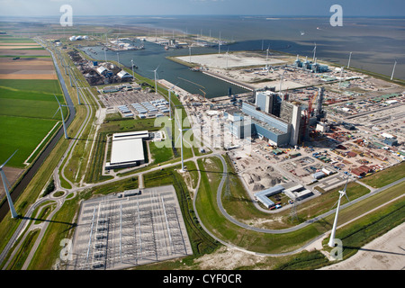 Die Niederlande, Eemsmond, Hafen, Hafen Eemshaven genannt. Bau von Kohlekraftwerk. Antenne. Stockfoto