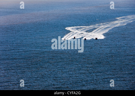 Die Niederlande, Zandvoort, Antenne, Boote racing am Meer. Stockfoto