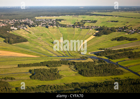 Die Niederlande, Loosdrecht, Streams an kleinen Fluss schwimmende genannt Drecht. Luft. Stockfoto