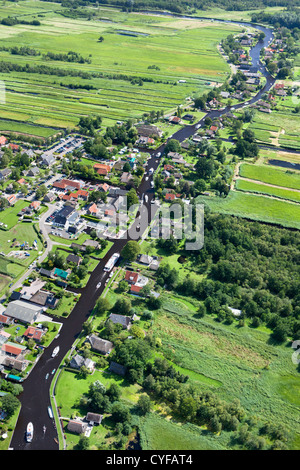 Den Niederlanden, Kalenberg, Touristendorf im Nationalpark Weerribben-Wieden. Luft. Stockfoto