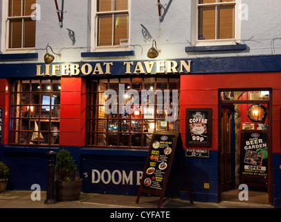 Rettungsboot Wirtshaus Gastwirtschaft, Tudor Square, Innenstadt, Tenby, Pembrokeshire, Wales, UK Stockfoto