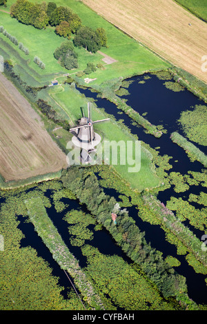 Den Niederlanden, Loenen Aan de Vecht. Windmühle im Polder. Luft. Stockfoto