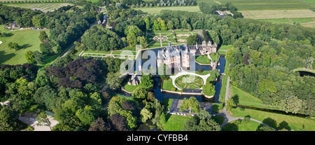 Luftaufnahme von De Haar Castle. Die heutigen Gebäude, mit Ausnahme der Kapelle stammen aus dem Jahr 1892 und sind das Werk von Cuypers Stockfoto