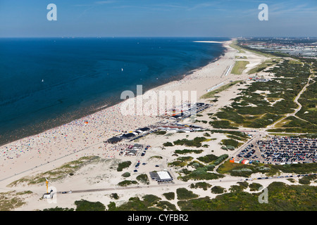 Den Niederlanden, Hoek Van Holland. Leute, Sonnenbaden und Schwimmen am Strand der Nordsee. Luft. Stockfoto