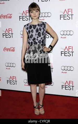 Los Angeles, Kalifornien. 2. November 2012. Bella Heathcote im Ankunftsbereich für AFI FEST 2012 Premiere von LIFE OF PI in 3D, Graumans Chinese Theatre, Los Angeles, CA 2. November 2012. Foto von: Michael Germana/Everett Collection Stockfoto