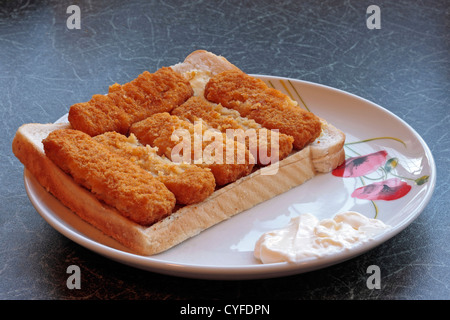 Fisch Finger Butty mit Mayonnaise Stockfoto