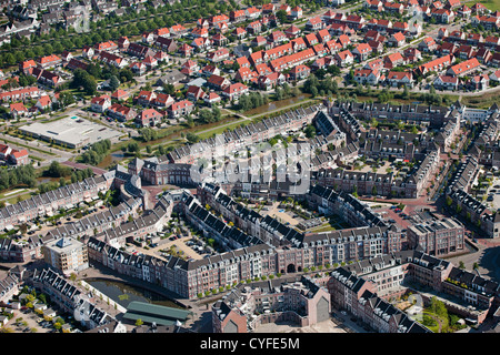 Die Niederlande, Helmond, Wohnviertel Brandevoort de Veste genannt. Architektur in traditionellen holländischen Stil. Luft. Stockfoto