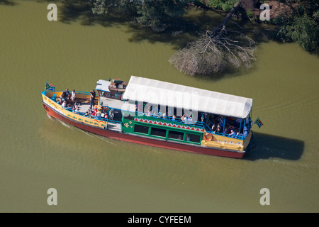 Die Niederlande Hilvarenbeek. Wildlife Zoo Safaripark Beekse Bergen genannt. Besucher den Park per Boot zu erkunden. Luft. Stockfoto