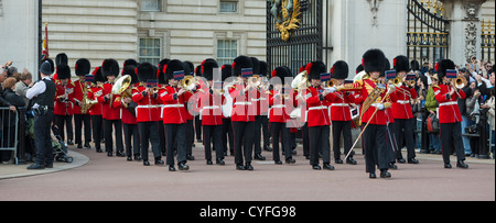 Panorama der Coldstream guards Band spielt auf die Wachablösung am Buckingham Palace. London. Stockfoto