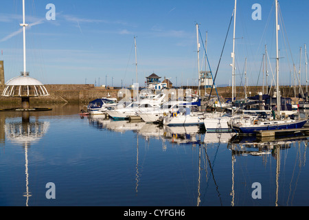 Hafen und Uferpromenade in Whitehaven, Cumbria Stockfoto