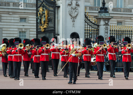 Coldstream Guards Band spielt auf die Wachablösung am Buckingham Palace. London. Stockfoto