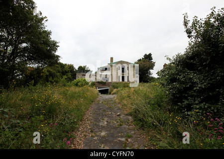 Eine alte verlassene Villa am Stadtrand von Brighton, East Sussex, UK. Stockfoto