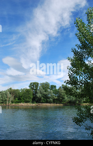 Ruhigen Fluss Adda an einem sonnigen Tag, Lombardei, Italien Stockfoto