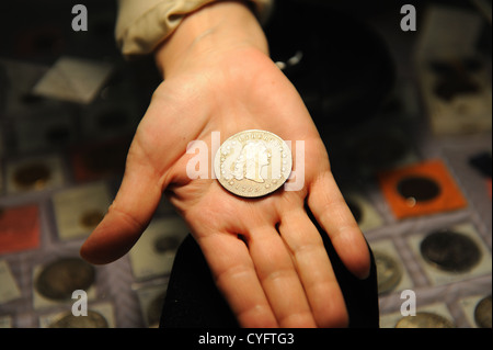 Der fließenden Haaren Dollar, geprägt von den Vereinigten Staaten von Amerika im Jahre 1795, war für den Verkauf an das Museum of American Finance. Stockfoto