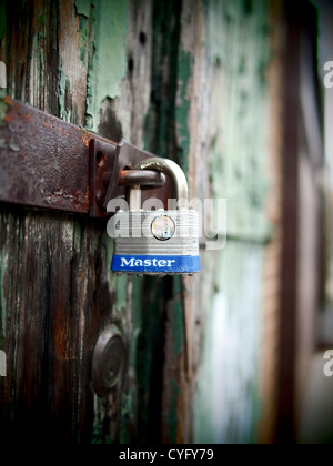 Verschlossene Holztür Stockfoto