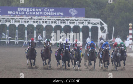 3. November 2012 - Arcadia, Kalifornien, USA - Jockey Brian Hernandez Jr. (rechts) auf Fort Larned gewinnt vor Mike Smith (links) auf Mucho Macho Man bei der Breeders' Cup Classic (5 Millionen US $ Preis) im Santa Anita Park am 3. November 2012 in Arkadien, California.ARMANDO ARORIZO/PI (Credit-Bild: © Armando Arorizo/Pi/Prensa Internacional/ZUMAPRESS.com) Stockfoto