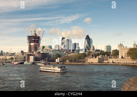 Architektonische Komposition in London mit der Gerkin Stockfoto