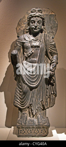 Ständigen Bodisattva Maitreya Buddha der Zukunft 3. Jahrhundert Pakistan alte Region von Gandhara Schiefer 80 cm Skulptur Stockfoto