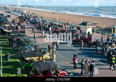 Time Warp als Teilnehmer in die von London nach Brighton Veteran Car Run Linie Madeira fahren Brighton am Ziel, 4. November 2012 Foto © Julia Claxton Stockfoto