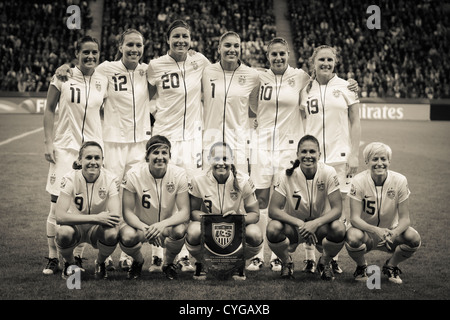 Die Vereinigten Staaten ab elf Linien für ein Team-Foto vor der 2011 FIFA Frauen WM Finale gegen Japan. Stockfoto