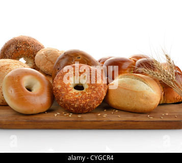 Sortiment von Brot auf ein Schneidebrett Stockfoto
