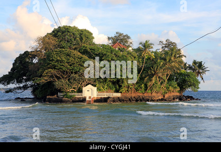 Taprobane Island in Weligama Bay an der Südküste Sri Lankas. Die Insel ist eine privat geführte Luxus-Boutique-Hotel. Stockfoto