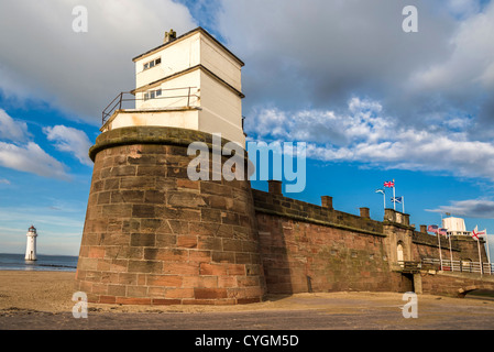 Fort Perch Rock und Leuchtturm am New Brighton. Stockfoto