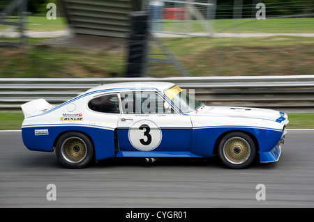 Ford Köln Capri klassische Tourenwagen-Rennen auf einer Rennstrecke. Stockfoto