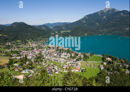 Blick vom Zwölferhorn Mountain auf der Stadt von St. Gilgen und den Wolfgangsee in Österreich Stockfoto