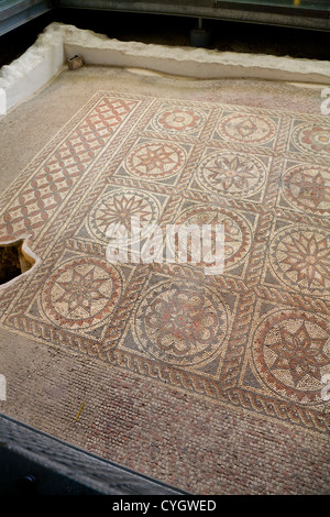 Nahaufnahme von Roman Mosaic (hypokaustum). St. Albans / Saint Albans. Hertfordshire UK. Stockfoto