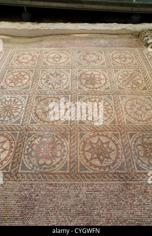 Nahaufnahme von Roman Mosaic (hypokaustum). St. Albans / Saint Albans. Hertfordshire UK Stockfoto