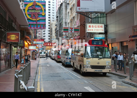 Gemeinschaft Busse warten in Causeway Bay, Hong Kong Stockfoto