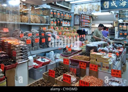 Verkauf von chinesischen Geschäft getrocknet, Nahrung und Heilpflanzen, Sheung Wan, Hong Kong Stockfoto