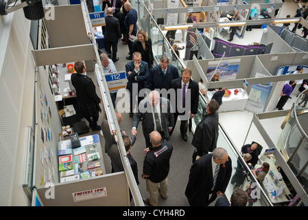 Eric Pickles MP mit Amber Rudd MP und lokalen Würdenträger bei einem Spaziergang über an machen wir Business 2012 Ausstellung Hastings 1. Nov. Stockfoto