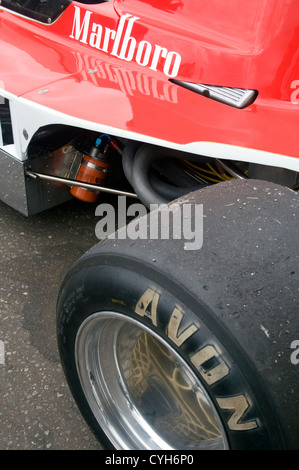 Avon Reifen auf eine Marlboro gesponsert einsitzige Rennwagen. Stockfoto