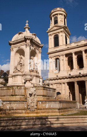 Brunnen und Vorderseite des Eglise Saint Sulpice in Saint-Germain-des-Prés, Paris Frankreich Stockfoto