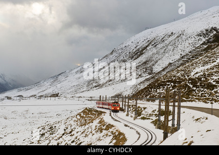 Schweiz, Kanton Uri, Oberalppass, Glacier express Zug Stockfoto