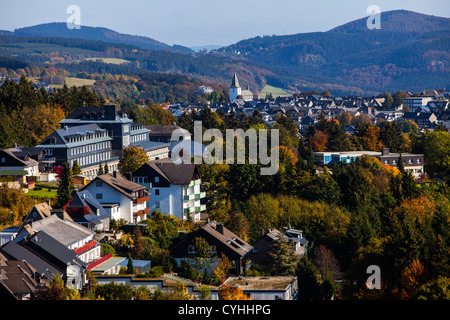 Blick über Winterberg, einer Stadt im Sauerland, einer nordwestlichen Region in Deutschland, Europa. Stockfoto