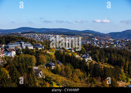 Blick über Winterberg, einer Stadt im Sauerland, einer nordwestlichen Region in Deutschland, Europa. Stockfoto