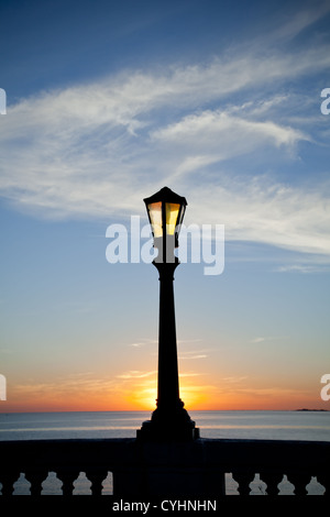 Laterne mit Blick auf Rio De La Plata in Colonia, Uruguay Stockfoto