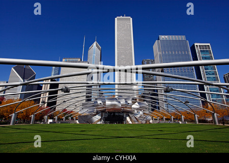 Jay Pritzker Pavilion Stadion und Stadt Skyline, Chicago, Illinois, Amerika Stockfoto