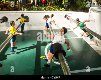 Tischfußball - Tisch-Fußball, Greeley Square, New York City Stockfoto